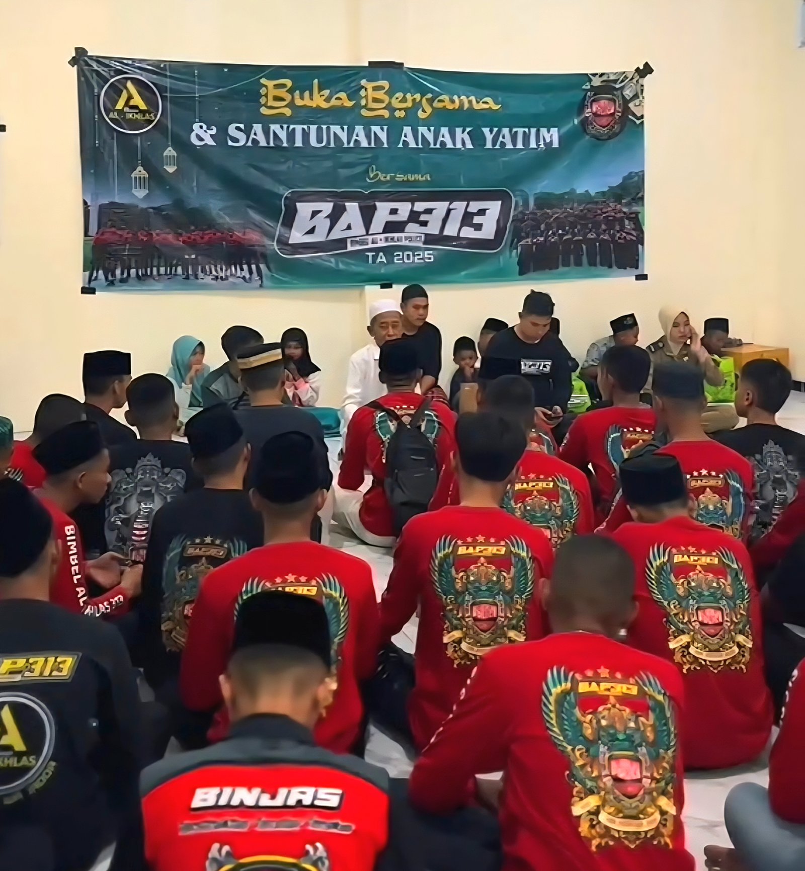 Kegiatan latihan fisik dan kesamaptaan di lapangan.